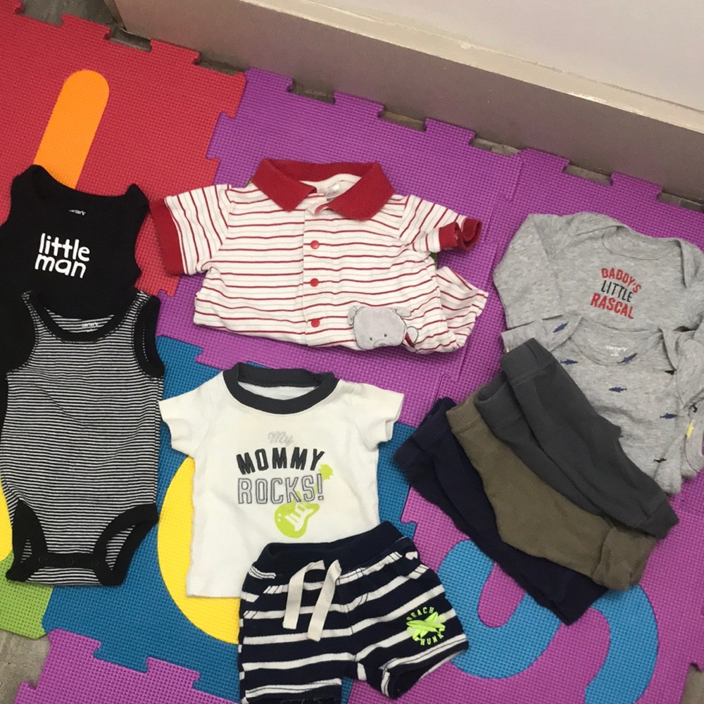 BUNCH OF NEWBORN Boy clothes!